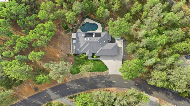 19035 Apple Valley Dr, Sonora, CA 95370