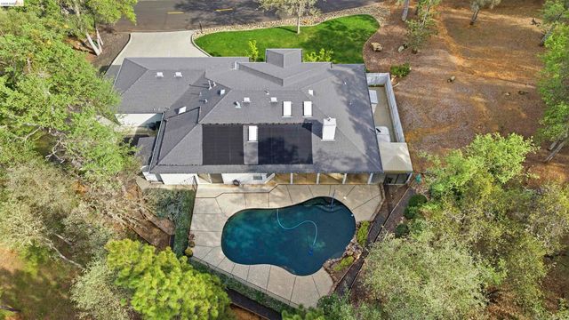 19035 Apple Valley Dr, Sonora, CA 95370