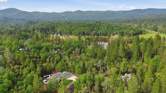 19035 Apple Valley Dr, Sonora, CA 95370