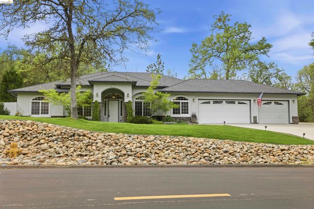 19035 Apple Valley Dr, Sonora, CA 95370