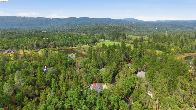 19035 Apple Valley Dr, Sonora, CA 95370