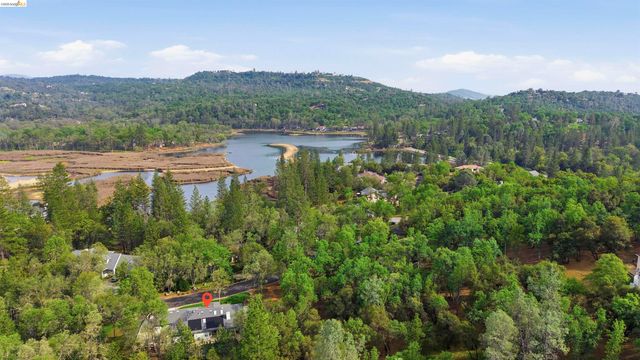 19035 Apple Valley Dr, Sonora, CA 95370