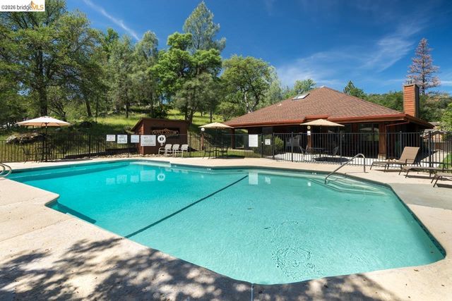 19035 Apple Valley Dr, Sonora, CA 95370