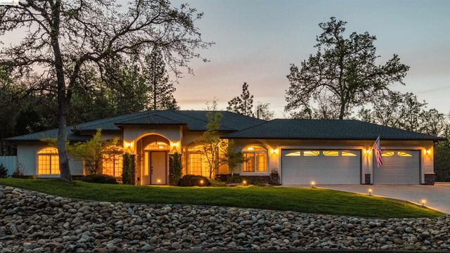 19035 Apple Valley Dr, Sonora, CA 95370