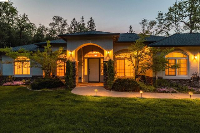 19035 Apple Valley Dr, Sonora, CA 95370