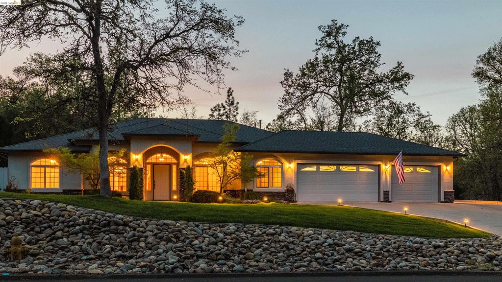 19035 Apple Valley Dr, Sonora, CA 95370