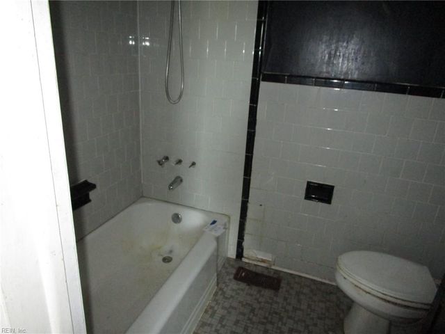 8 Lois LN, Newport News, VA 23608