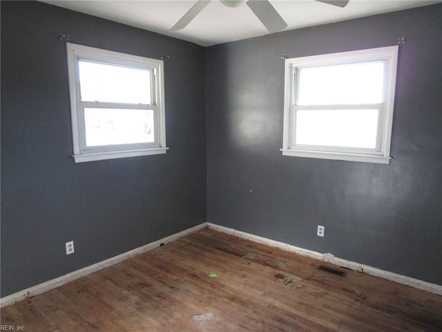 8 Lois LN, Newport News, VA 23608