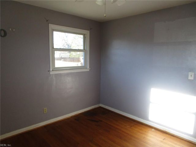 8 Lois LN, Newport News, VA 23608