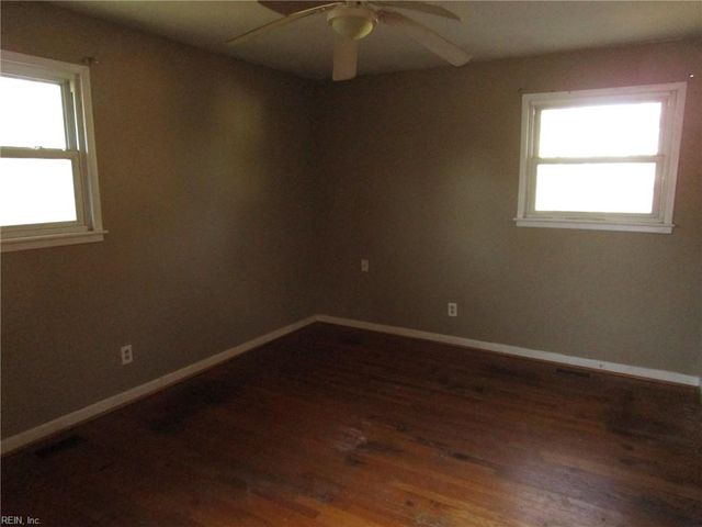 8 Lois LN, Newport News, VA 23608