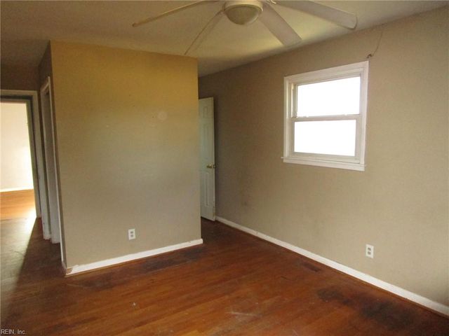 8 Lois LN, Newport News, VA 23608