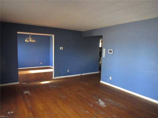 8 Lois LN, Newport News, VA 23608