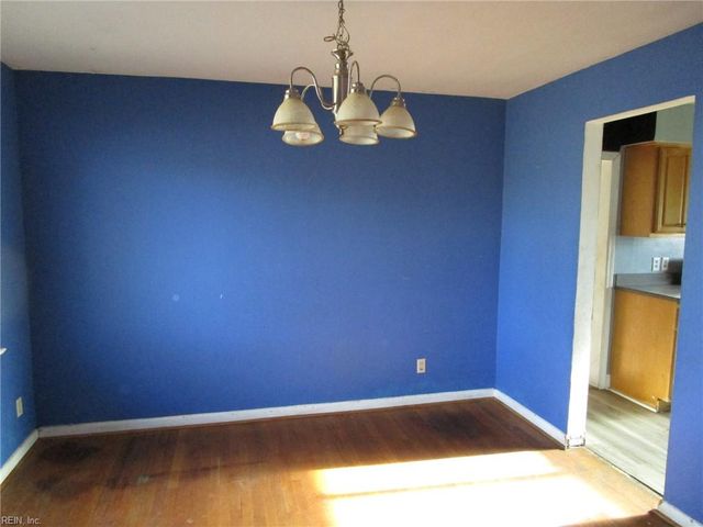 8 Lois LN, Newport News, VA 23608