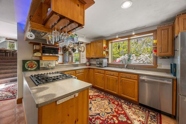 12 Madison Dr, Sandwich, MA 02537