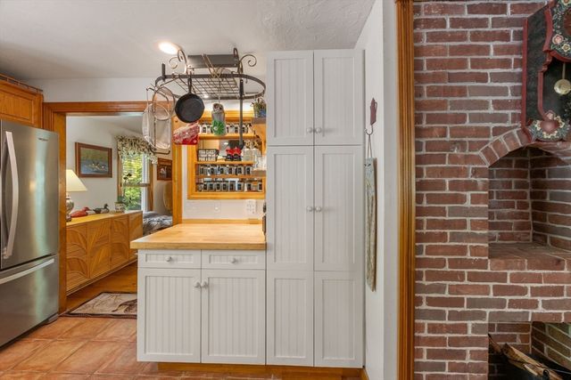 12 Madison Dr, Sandwich, MA 02537