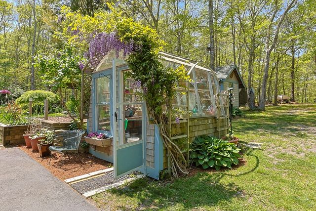12 Madison Dr, Sandwich, MA 02537