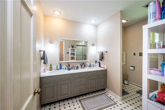 17 Sycamore St, City Of Greensburg, PA 15601