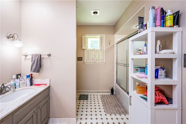 17 Sycamore St, City Of Greensburg, PA 15601