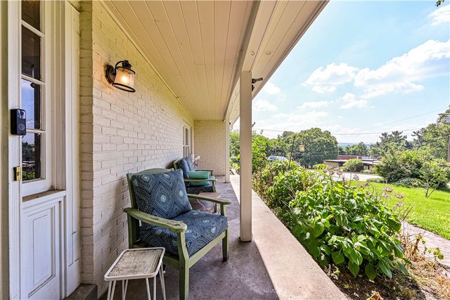 17 Sycamore St, City Of Greensburg, PA 15601