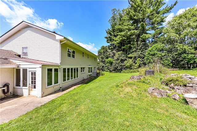 17 Sycamore St, City Of Greensburg, PA 15601