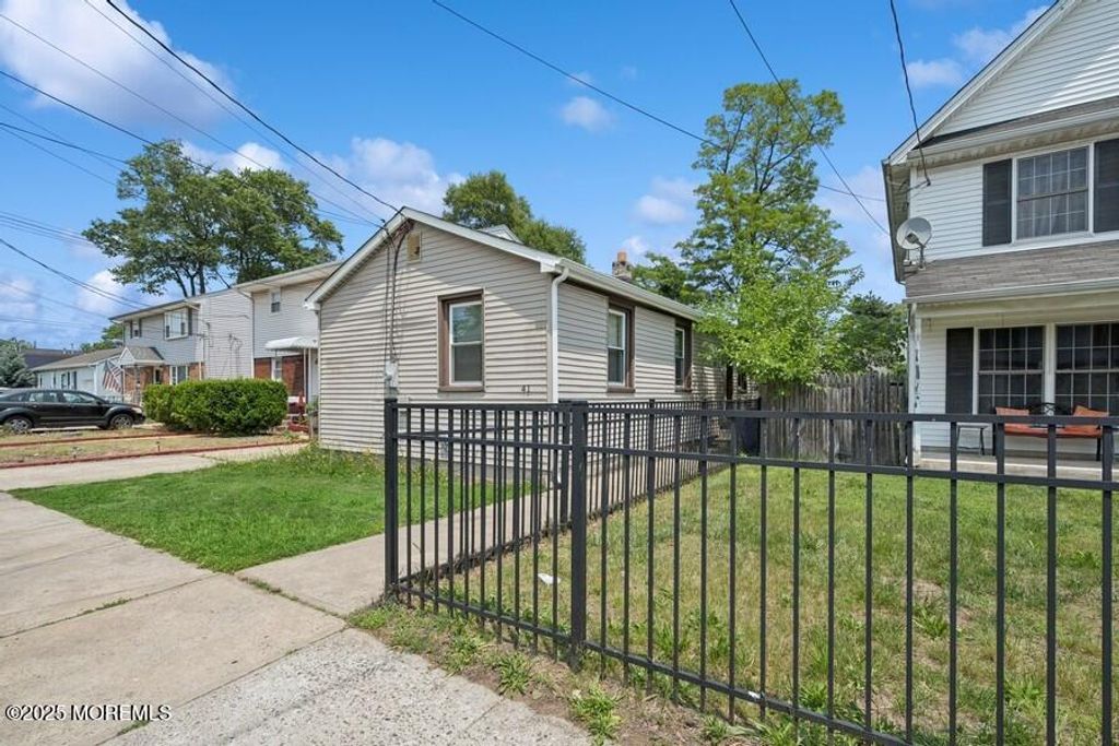 41 Seeley Avenue, Keansburg, NJ 07734