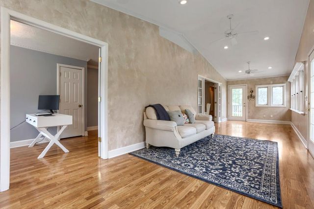 8664 Xenium Lane N, Maple Grove, MN 55369