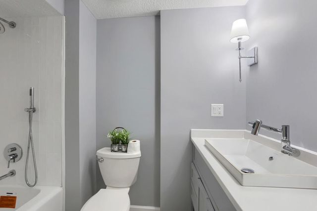 8664 Xenium Lane N, Maple Grove, MN 55369