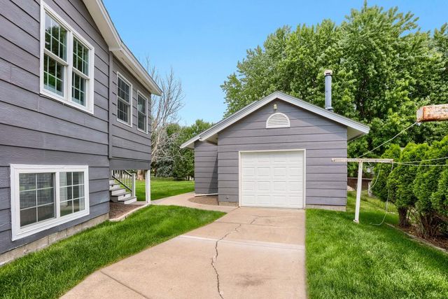 8664 Xenium Lane N, Maple Grove, MN 55369