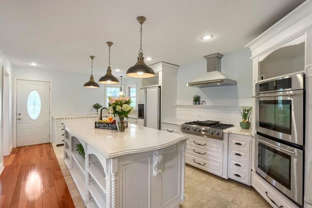 8664 Xenium Lane N, Maple Grove, MN 55369