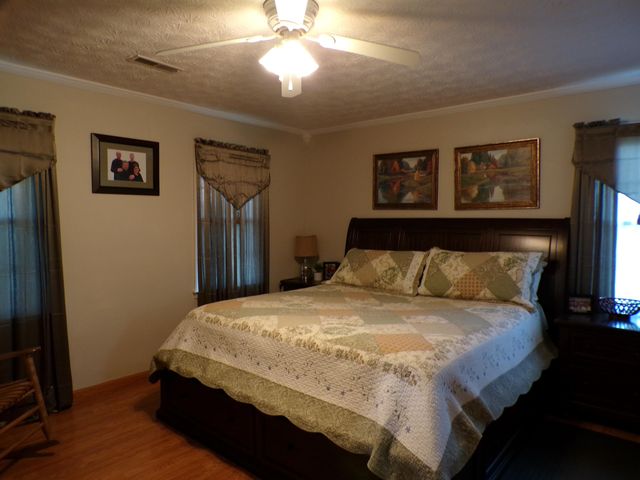 250 Holladay Lane, Waco, KY 40385