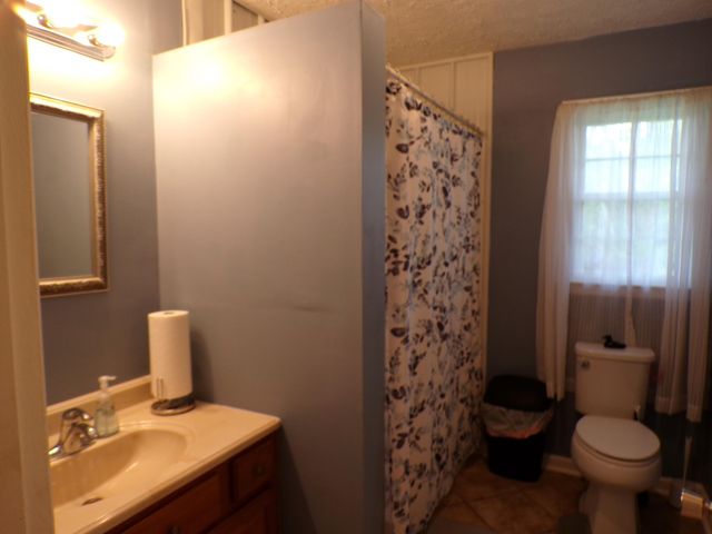 250 Holladay Lane, Waco, KY 40385