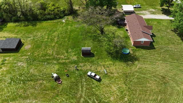250 Holladay Lane, Waco, KY 40385