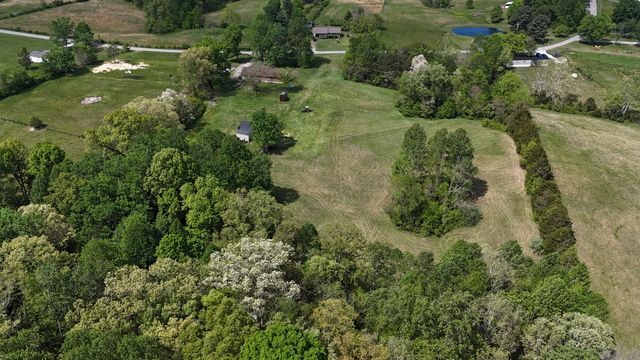 250 Holladay Lane, Waco, KY 40385
