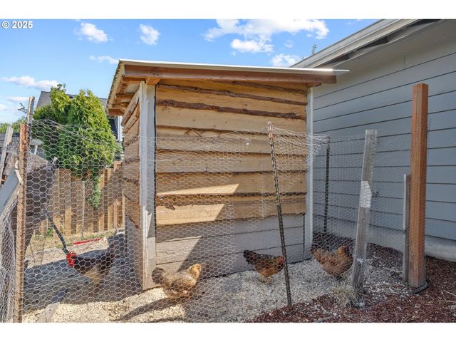 440 N YAMHILL St, Carlton, OR 97111