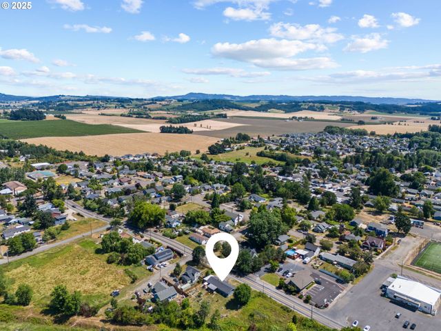 440 N YAMHILL St, Carlton, OR 97111