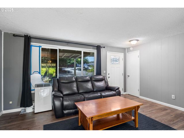 440 N YAMHILL St, Carlton, OR 97111
