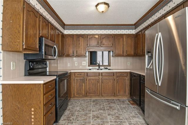 213 Ridgehaven Drive, Winston-salem, NC 27104