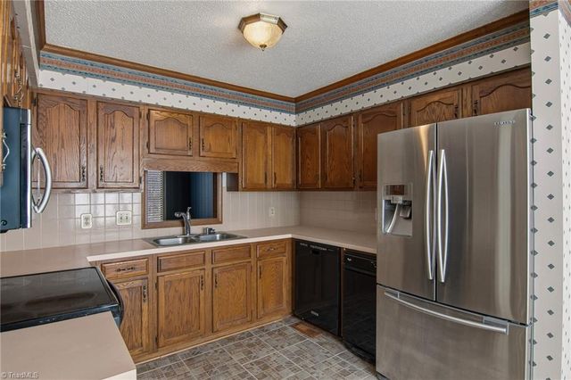 213 Ridgehaven Drive, Winston-salem, NC 27104