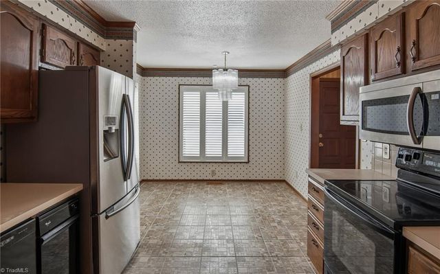 213 Ridgehaven Drive, Winston-salem, NC 27104