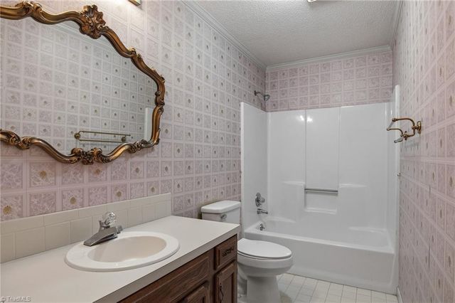 213 Ridgehaven Drive, Winston-salem, NC 27104