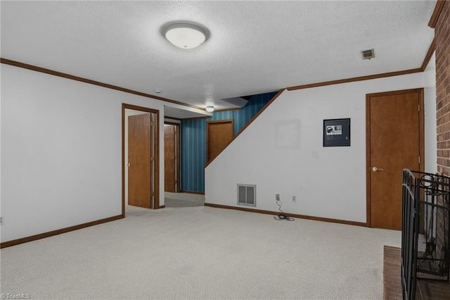 213 Ridgehaven Drive, Winston-salem, NC 27104