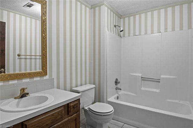 213 Ridgehaven Drive, Winston-salem, NC 27104