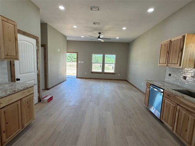 1040 Rays Way, Weatherford, TX 76085