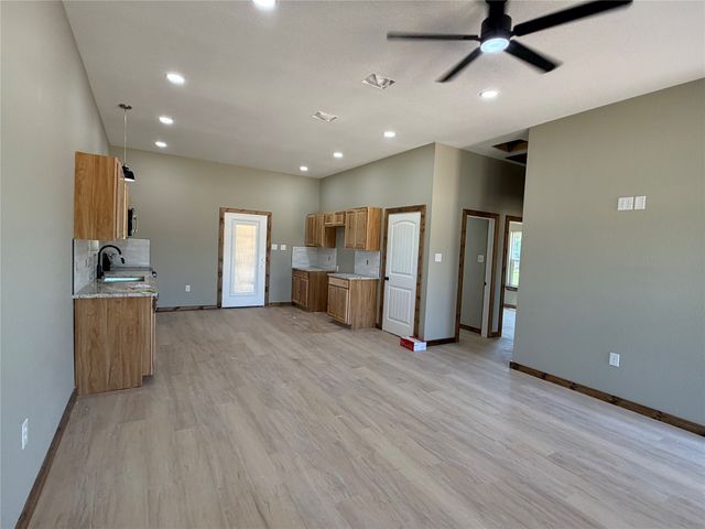 1040 Rays Way, Weatherford, TX 76085