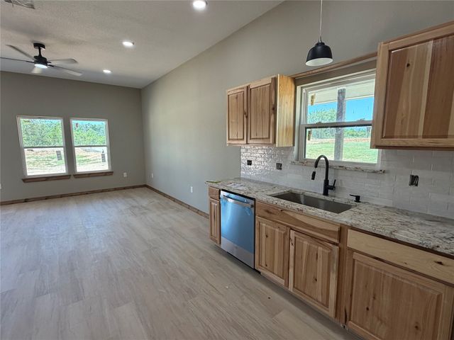1040 Rays Way, Weatherford, TX 76085