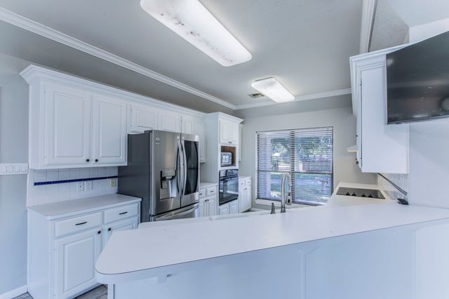 100 Spring Oak Street, Lacy Lakeview, TX 76705