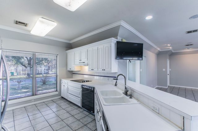 100 Spring Oak Street, Lacy Lakeview, TX 76705