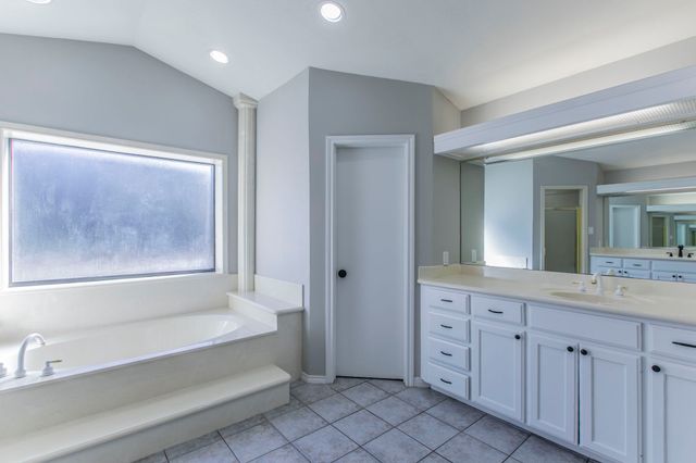 100 Spring Oak Street, Lacy Lakeview, TX 76705