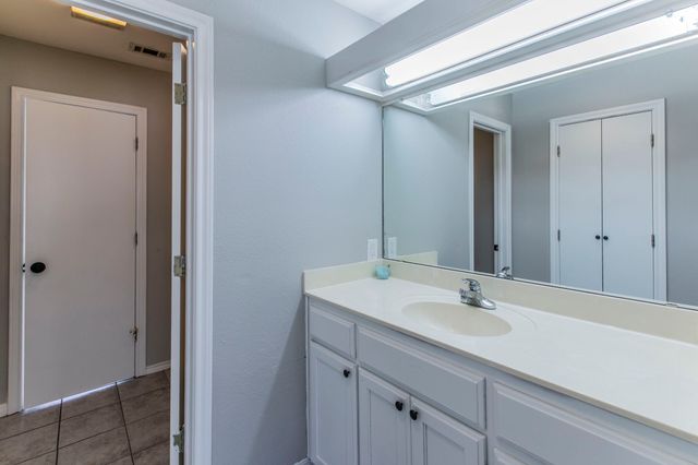 100 Spring Oak Street, Lacy Lakeview, TX 76705