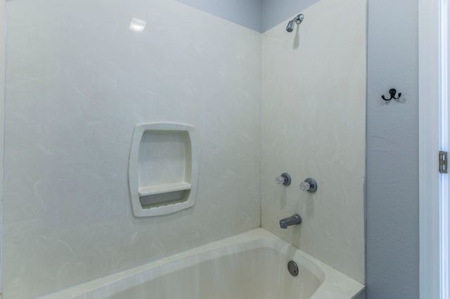 100 Spring Oak Street, Lacy Lakeview, TX 76705